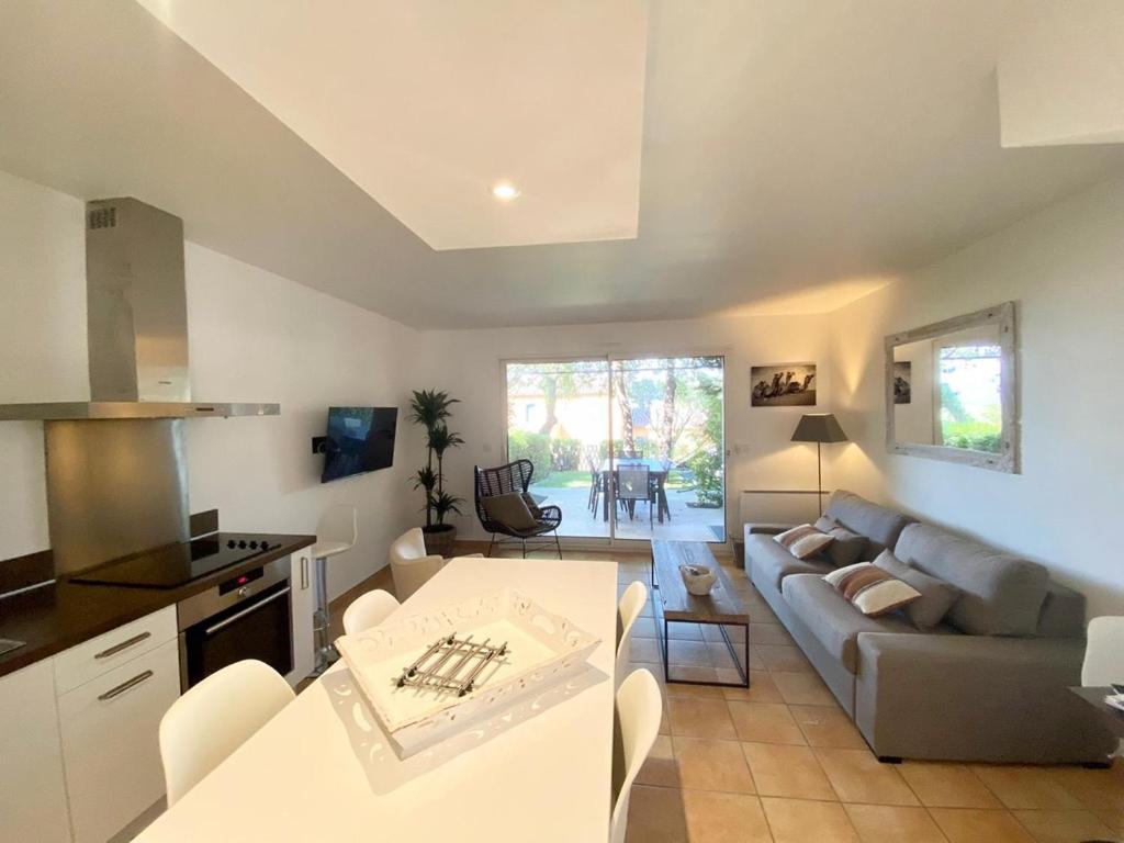 Vue Donnant Sur Le Golfe De St Tropez, 2 Chambres, 6 Pers, Piscine Commune Сasa de vacaciones Saint-Tropez